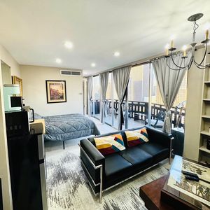 2016 Main St #1809