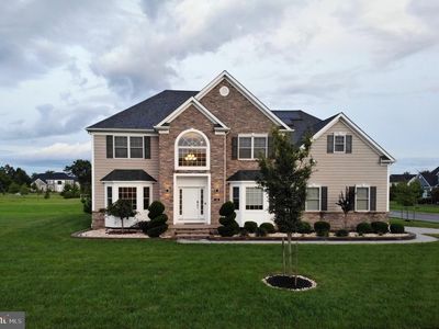 18 Surrey Ln