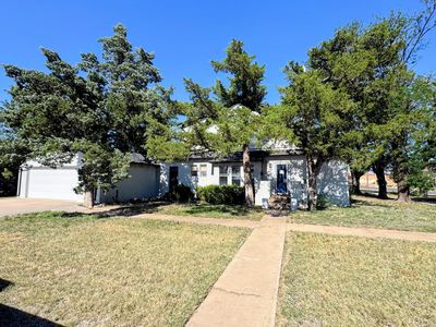 221 S Baylor St