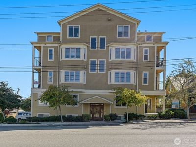 1215 Lawrence Street #202