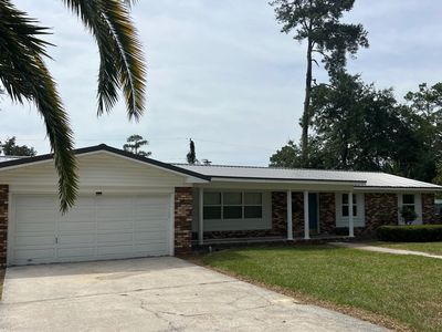 562 SW Oleander Pl