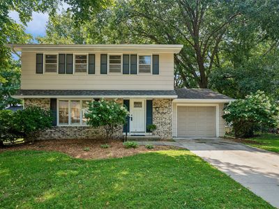Property at 8666 Sunny Hill Dr, Clive, IA