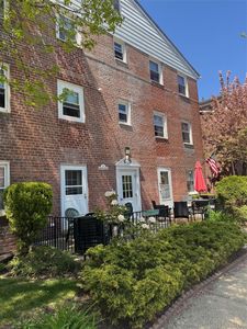 8 Leewood Circle #5R