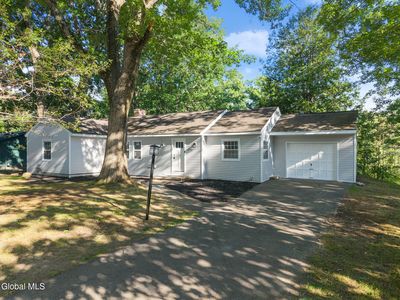 8 Woodland Drive