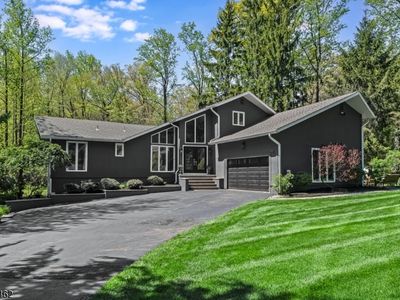 4 Colonel Evans Dr