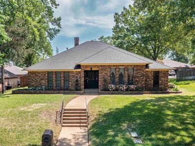 6109 Stoneleigh Dr