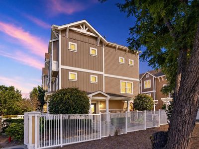 1950 Cambridge Dr