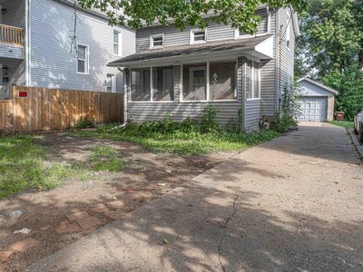1208 Benton St