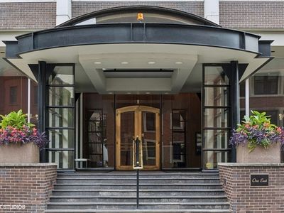 1 E Schiller St APT 7A