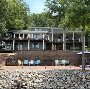 1045 Lake Shore Dr N