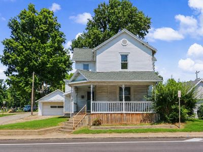 123 1/2 E Main St