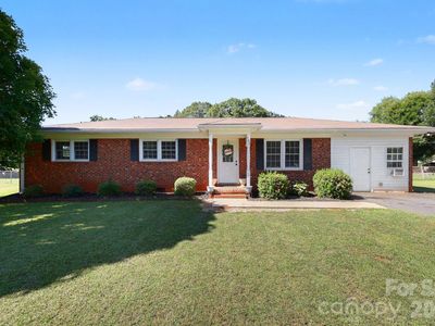 160 E Chamblee Dr