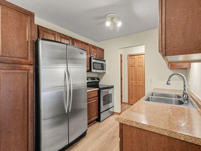 205 Barry Ave S APT 207