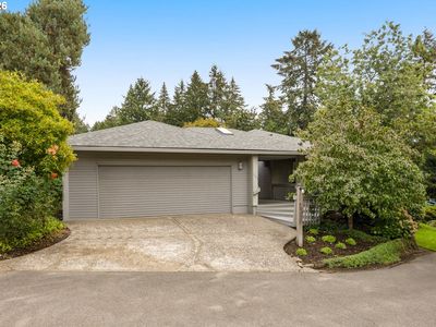 503 SW Colony Dr