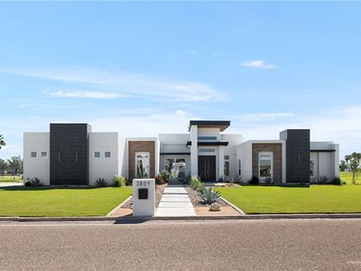3809 La Hacienda