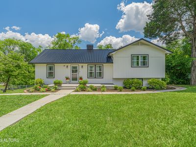 1802 Charles Dr