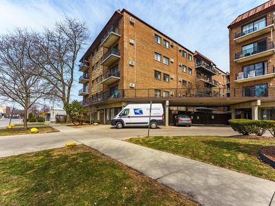 2333 N Neva Ave APT 403C