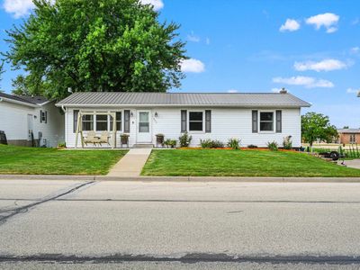 403 1st Ave W
