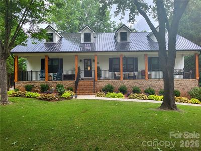 2549 Lake Shore Rd S