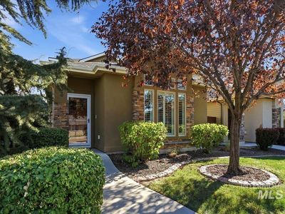 933 E Denise St