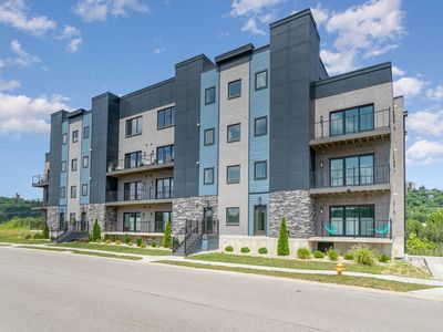 739 Manhattan Blvd #103