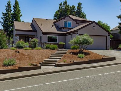 556 Rose Dr