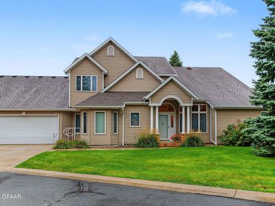 Property at 891 Raindale Ct, Grand Forks, ND