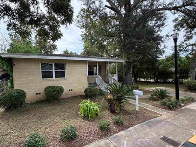 2104 Saxon St