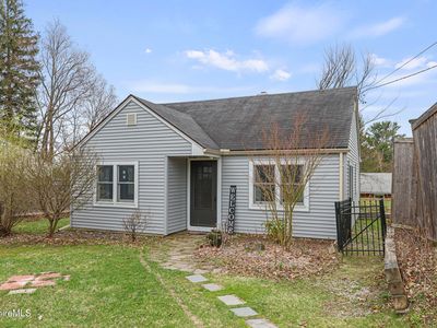 9 Leslie Ave