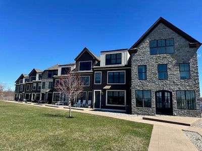 8 Lennox Way
