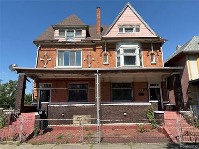 744 W Grand Blvd