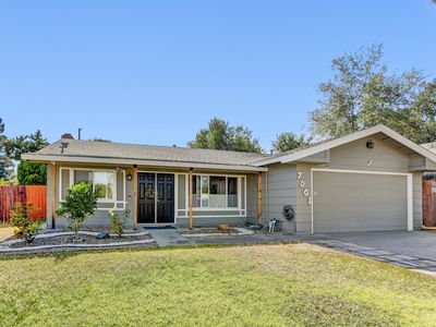 7001 Lynnetree Way