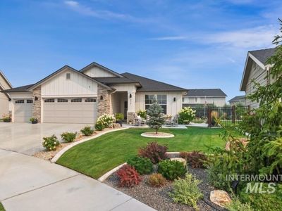827 N Chastain Ln
