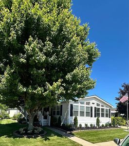 8 Emerald Ln