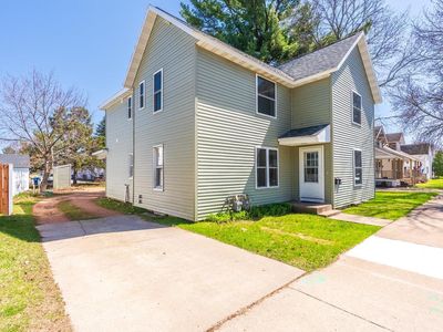 225 N 4TH AVENUE
