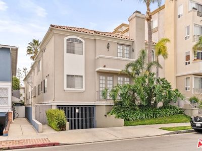 1345 Wellesley Ave APT 2