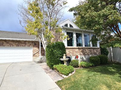 3712 W 5180 S