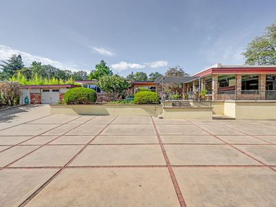 2639 Hillcrest Rd