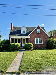 201 Mahood Ave