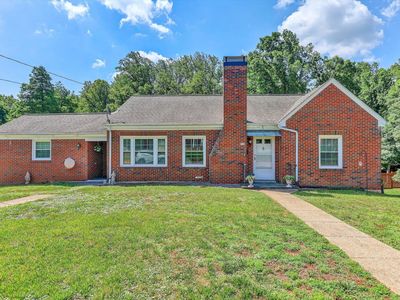 225 Hillcrest Dr