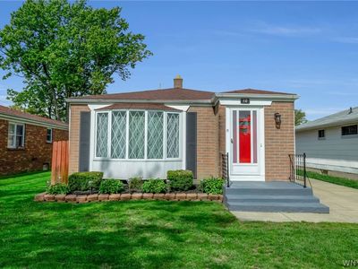 10 Alberta Dr