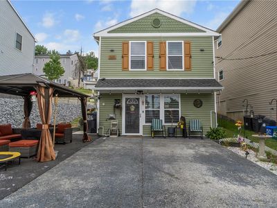 626 William St