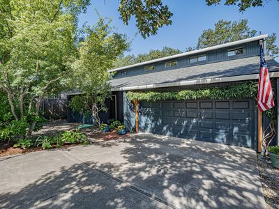 775 Oak Knoll Dr