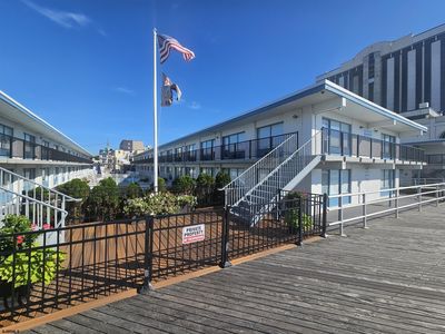 3501 Boardwalk APT B106