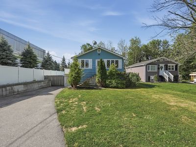 22 Hayward Ave