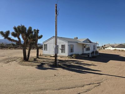 Property at 9572 Smith Rd, Phelan, CA