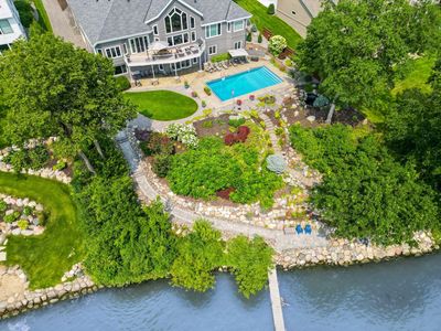 1065 Bayside Ln
