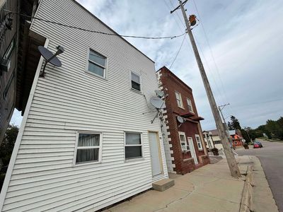 105 W Main St