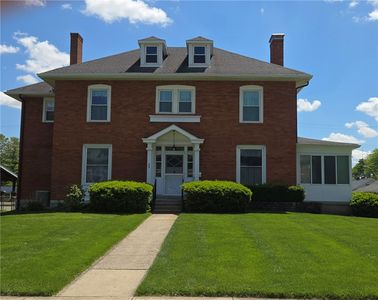 623 E Main St