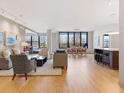 215 10th Ave S Unit 212